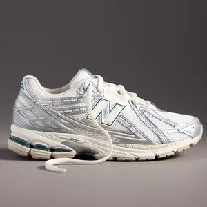 🔴SOLD🔴 Brand NWT New Balance 1906R silver/white sneakers women’s 6.5